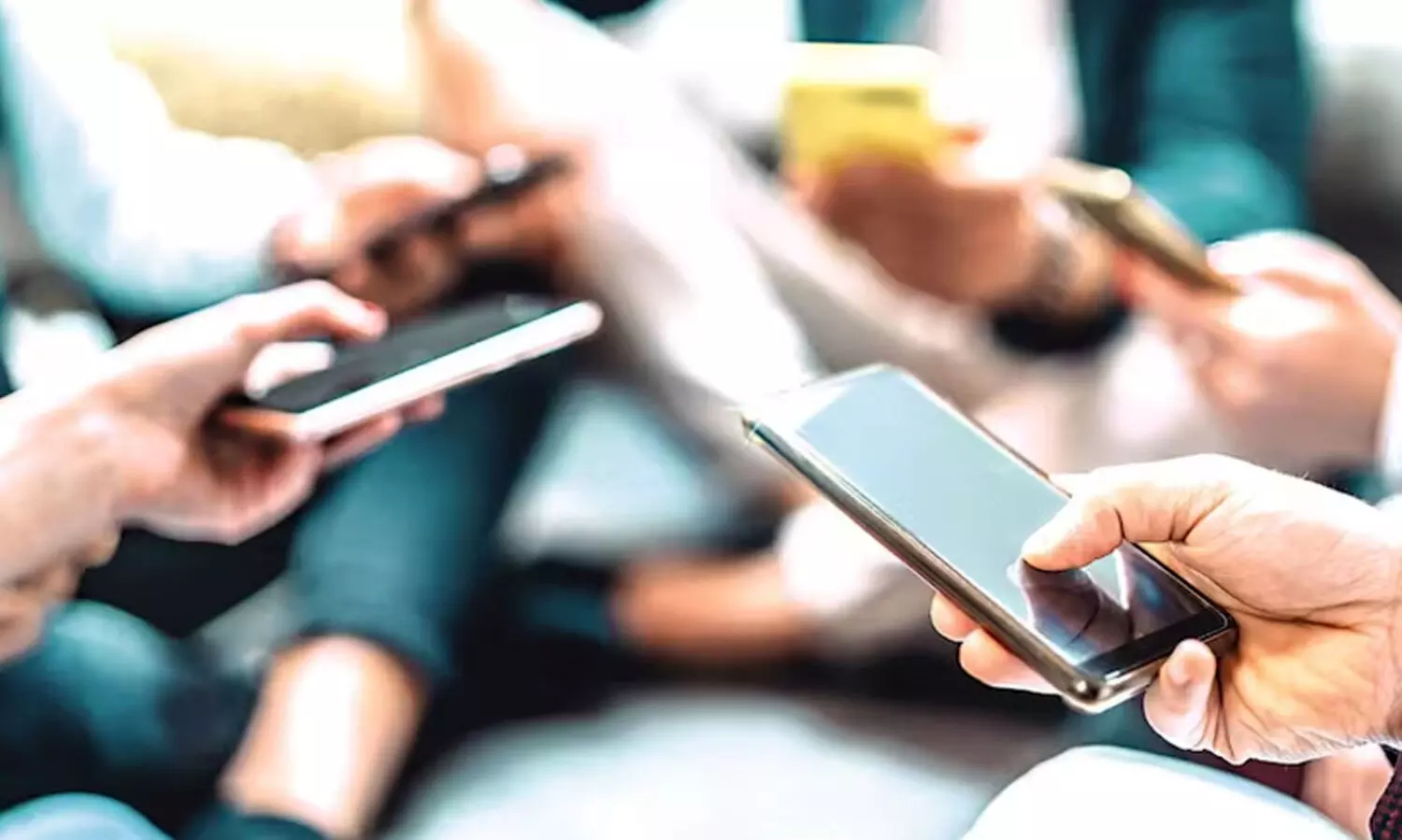 നമ്മുടെ നായകന്മാർ അതിർത്തി സംരക്ഷിക്കുന്നു, നമുക്ക് രാജ്യത്തെ ഓൺലൈനിൽ സംരക്ഷിക്കാം; സൈബർ സുരക്ഷ മുൻകരുതലുകൾ പുറത്തുവിട്ട് ഐ.ടി. മന്ത്രാലയം