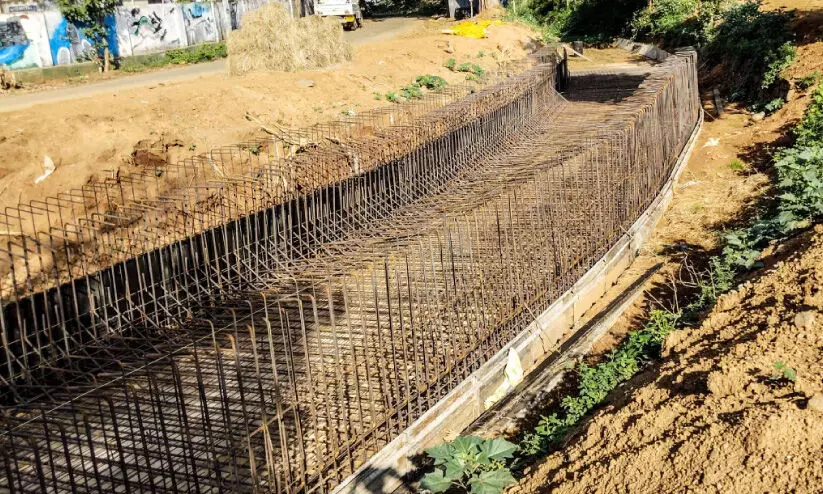 കോട്ടായി സെൻററിലെ മിനി ബസ് സ്റ്റാൻഡ്; നിർമാണം ഇഴയുന്നതായി പരാതി