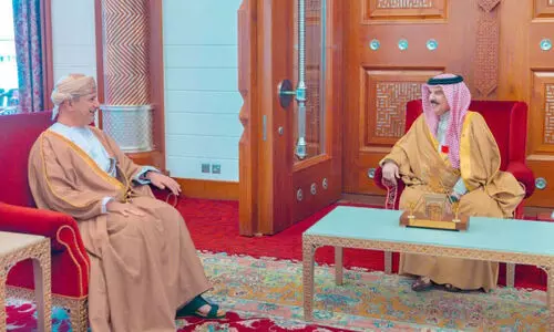 ധ​ന​കാ​ര്യ മ​ന്ത്രി ബ​ഹ്‌​റൈ​ൻ രാ​ജാ​വു​മാ​യി കൂ​ടി​ക്കാ​ഴ്ച ന​ട​ത്തി