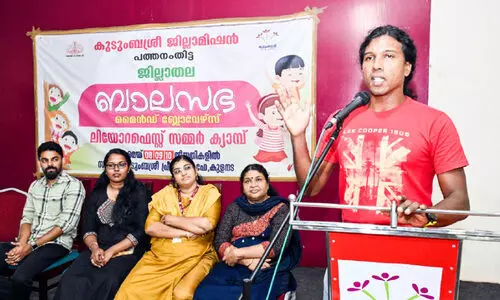 ഷെ​യ്ഖ് ഹ​സ​ൻ ഖാ​ന്‍റെ വാ​ക്കു​ക​ൾ​ക്കൊ​പ്പം ‘കൊ​ടു​മു​ടി​ക​ൾ’ ക​യ​റി​യി​റ​ങ്ങി കു​ട്ടി​ക്കൂ​ട്ടം