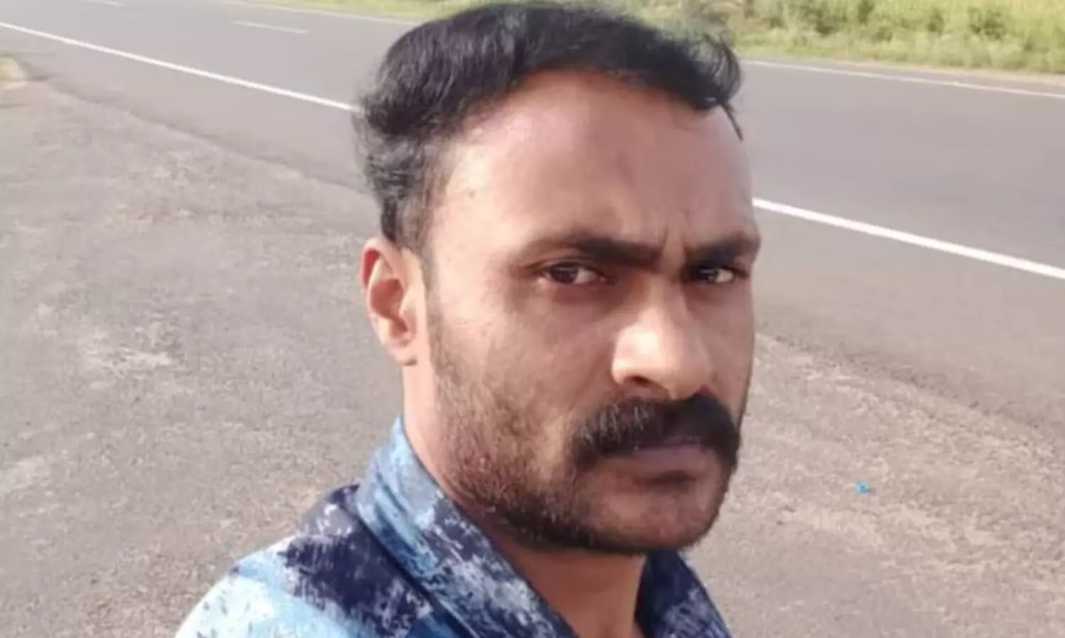 നിർത്തിയിട്ട കാറിൽ യുവാവിന്റെ മൃതദേഹം; മരണത്തിൽ ദുരൂഹതയാരോപിച്ച് ബന്ധുക്കൾ