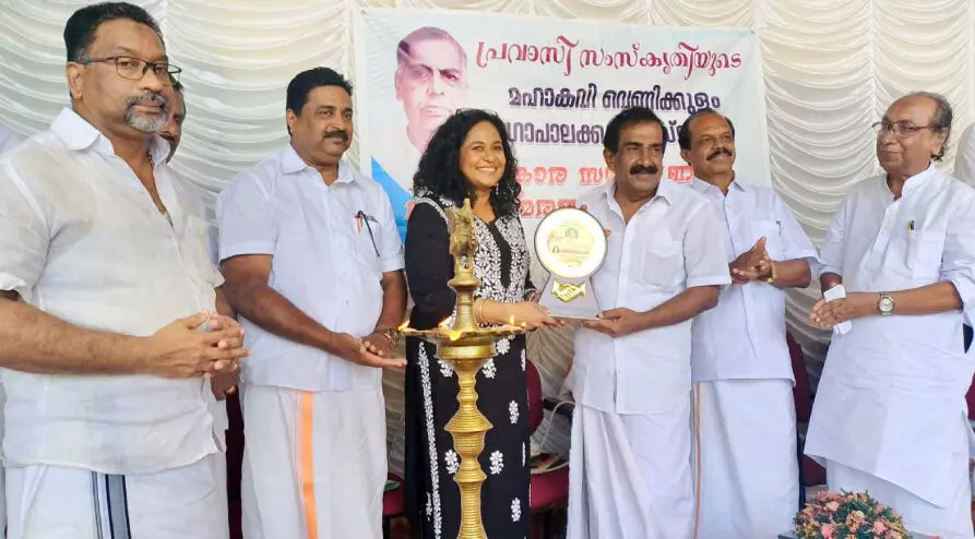 മഹാകവി വെണ്ണിക്കുളം പുരസ്കാരംസമ്മാനിച്ചു മഹാകവി വെണ്ണിക്കുളം പുരസ്കാരംസമ്മാനിച്ചു