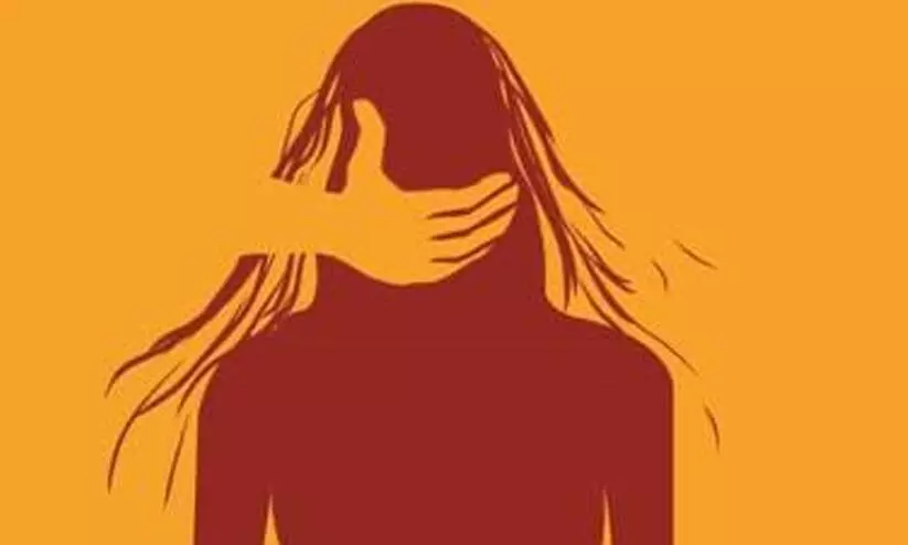 യു.പിയിൽ പ്രായപൂർത്തിയാകാത്ത പെൺകുട്ടിയെ ഓടുന്ന കാറിൽ വെച്ച് കൂട്ടബലാത്സംഗം ചെയ്തു; സുഹൃത്തിനെ കാറിൽ നിന്ന് തള്ളിയിട്ട് കൊലപ്പെടുത്തി യു.പിയിൽ പ്രായപൂർത്തിയാകാത്ത പെൺകുട്ടിയെ ഓടുന്ന കാറിൽ വെച്ച് കൂട്ടബലാത്സംഗം ചെയ്തു; സുഹൃത്തിനെ കാറിൽ നിന്ന് തള്ളിയിട്ട് കൊലപ്പെടുത്തി