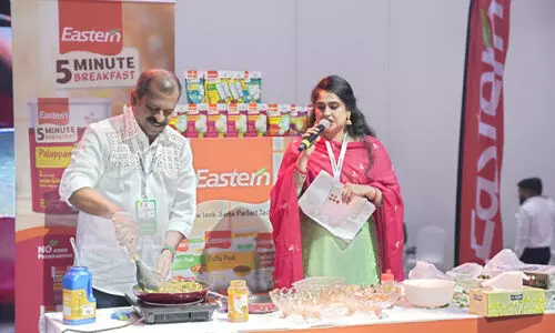 പാ​ല​ക്കും ക​ണ​വ​യും