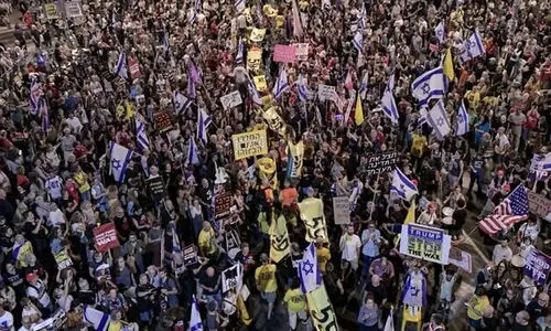 ഇസ്രായേലിനെ വിറപ്പിച്ച് തെൽഅവീവിൽ കൂറ്റൻ റാലി: ‘ഹമാസുമായി കരാർ വേണം, യുദ്ധം നിർത്തി ബന്ദികളെ മോചിപ്പിക്കണം’ ഇസ്രായേലിനെ വിറപ്പിച്ച് തെൽഅവീവിൽ കൂറ്റൻ റാലി: ‘ഹമാസുമായി കരാർ വേണം, യുദ്ധം നിർത്തി ബന്ദികളെ മോചിപ്പിക്കണം’