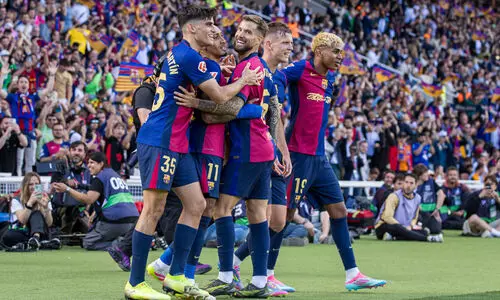 എംബാപ്പെയുടെ ഹാട്രികിനെ മറികടന്ന്  ലാ ലിഗ കിരീടത്തിനരികെ ബാഴ്സലോണ