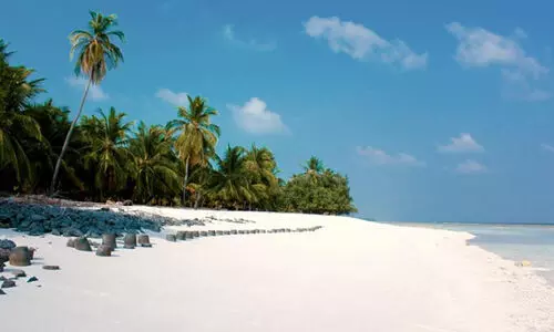 യാത്രാദുരിതം: അടിയന്തര പരിഹാരം ആവശ്യപ്പെട്ട് ലക്ഷദ്വീപ് യാത്രക്കാർ യാത്രാദുരിതം: അടിയന്തര പരിഹാരം ആവശ്യപ്പെട്ട് ലക്ഷദ്വീപ് യാത്രക്കാർ