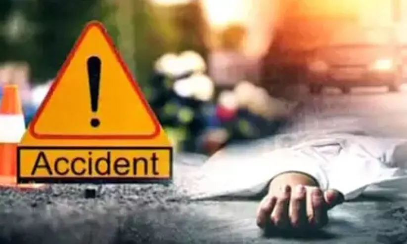 കോട്ടയത്ത് കാറിടിച്ച് ലോട്ടറി തൊഴിലാളി മരിച്ചു, രണ്ടുപേർക്ക് പരിക്ക് കോട്ടയത്ത് കാറിടിച്ച് ലോട്ടറി തൊഴിലാളി മരിച്ചു, രണ്ടുപേർക്ക് പരിക്ക്