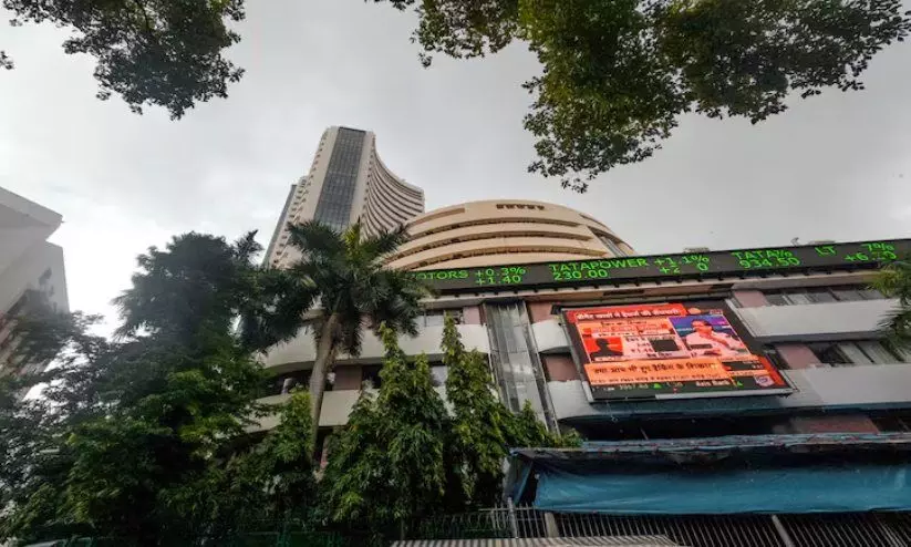 വെടിനിർത്തലിനു പിന്നാലെ വിപണിയിൽ കുതിപ്പ്; 2,200 പോയിന്റ് ഉയർന്ന് സെൻസെക്സ് വെടിനിർത്തലിനു പിന്നാലെ വിപണിയിൽ കുതിപ്പ്; 2,200 പോയിന്റ് ഉയർന്ന് സെൻസെക്സ്