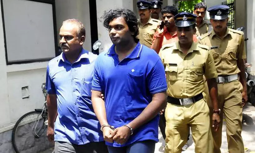 നന്തൻകോട് കൂട്ടക്കൊല: കേഡല് ജിന്സണ് രാജ കുറ്റക്കാരനെന്ന് കോടതി; ശിക്ഷ നാളെ നന്തൻകോട് കൂട്ടക്കൊല: കേഡല് ജിന്സണ് രാജ കുറ്റക്കാരനെന്ന് കോടതി; ശിക്ഷ നാളെ