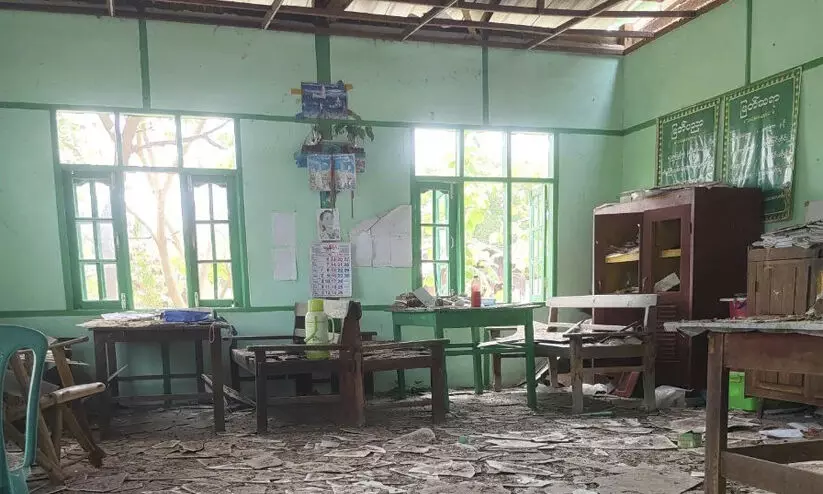 മധ്യ മ്യാൻമറിൽ വ്യോമാക്രണം; സ്കൂളിനു മുകളിൽ ബോംബ് വീണ് വിദ്യാർഥികളടക്കം 22 പേർ മരിച്ചെന്ന് റിപ്പോർട്ട് മധ്യ മ്യാൻമറിൽ വ്യോമാക്രണം; സ്കൂളിനു മുകളിൽ ബോംബ് വീണ് വിദ്യാർഥികളടക്കം 22 പേർ മരിച്ചെന്ന് റിപ്പോർട്ട്