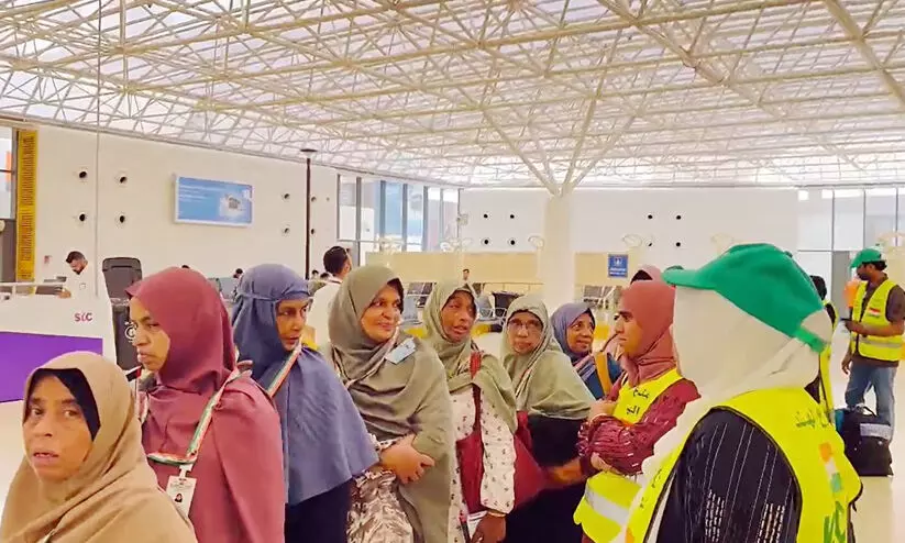 ആൺതുണയില്ലാതെ മലയാളി വനിത ഹജ്ജ് തീർഥാടകരുടെ ആദ്യ സംഘമെത്തി