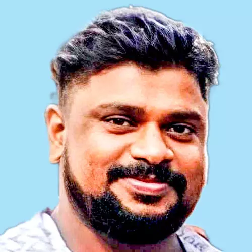 മും​ബൈ​യി​ൽ കു​ഴ​ഞ്ഞു​വീ​ണ യു​വാ​വി​നെ നാ​ട്ടി​ലേ​ക്ക് കൊ​ണ്ടു​വ​രു​ന്ന​തി​നി​ടെ മ​രി​ച്ചു