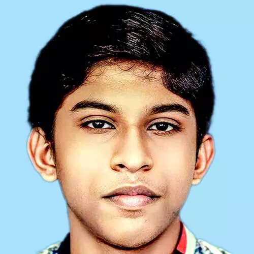 ക​രി​ക്കി​ടു​ന്ന​തി​നി​ടെ വൈ​ദ്യു​തി​ക്ക​മ്പി​യി​ൽ​നി​ന്ന് ​ഷോ​ക്കേ​റ്റ് വി​ദ്യാ​ർ​ഥി മ​രി​ച്ചു