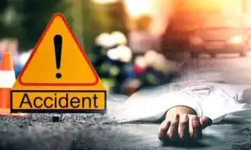 കോട്ടയത്ത് കാറിടിച്ച് ലോട്ടറി തൊഴിലാളി മരിച്ചു, രണ്ടുപേർക്ക് പരിക്ക്