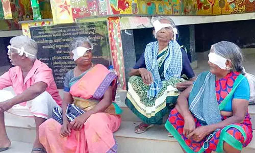 നേത്ര ശസ്ത്രക്രിയ കഴിഞ്ഞവരെ  തിരികെയെത്തിച്ചില്ലെന്ന് പരാതി