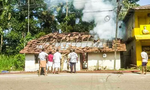 പാചകവാതക സിലിണ്ടർ പൊട്ടിത്തെറിച്ച് വീട് തകർന്നു