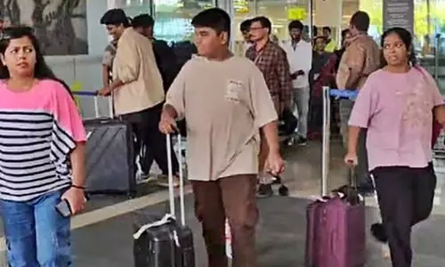 ആന്ധ്ര, തെലങ്കാന വിദ്യാർഥികളെ പാക് അതിർത്തി മേഖലയിൽനിന്ന് ഒഴിപ്പിച്ചു ആന്ധ്ര, തെലങ്കാന വിദ്യാർഥികളെ പാക് അതിർത്തി മേഖലയിൽനിന്ന് ഒഴിപ്പിച്ചു