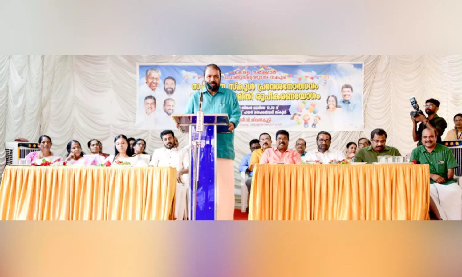 സ്കൂൾ തുറക്കൽ മു​ന്നൊരുക്കം; പാഠം ഒന്ന്​ സുരക്ഷ