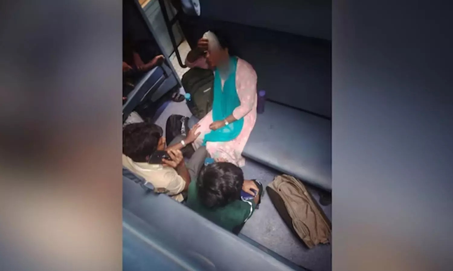 ചെന്നൈ -പാലക്കാട് എക്സ്പ്രസിൽ ബെർത്ത് വീണ് യുവതിക്ക് പരിക്കേറ്റ സംഭവം; സഹയാത്രക്കാരന്റെ അശ്രദ്ധയെന്ന് റെയിൽവേ