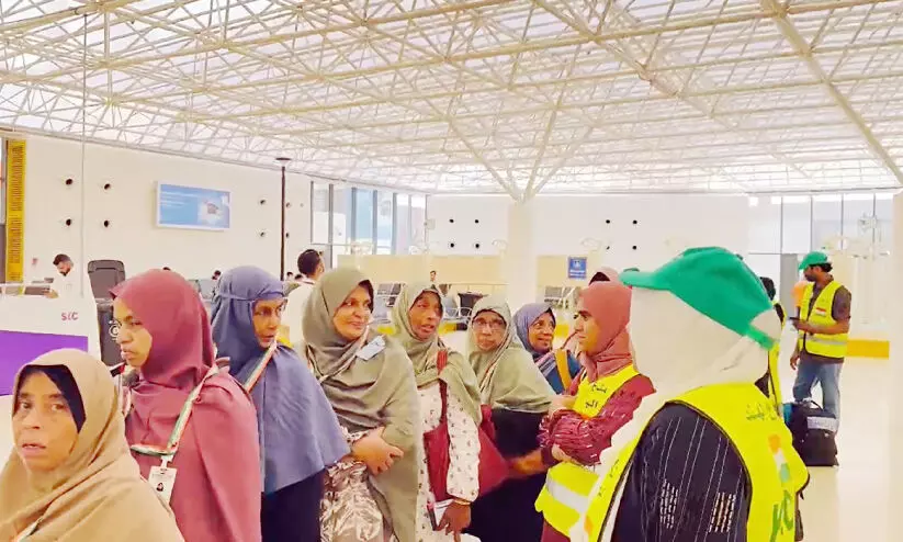 ആ​ൺ​തു​ണ​യി​ല്ലാ​തെ മ​ല​യാ​ളി വ​നി​ത തീ​ർ​ഥാ​ട​ക​രു​ടെ ആ​ദ്യ സം​ഘ​മെ​ത്തി