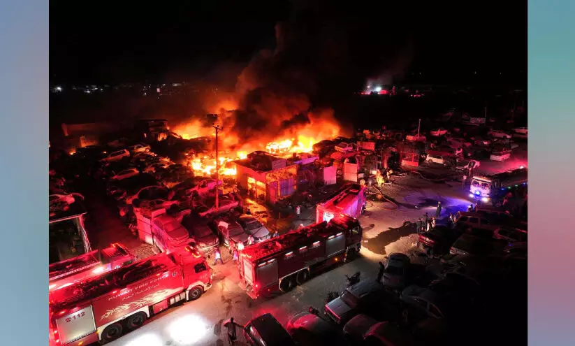 സൽ​മി​യിൽ വാ​ഹ​ന സ്ക്രാ​പ്പ് യാ​ർ​ഡി​ൽ വ​ൻ തീ​പി​ടി​ത്തം