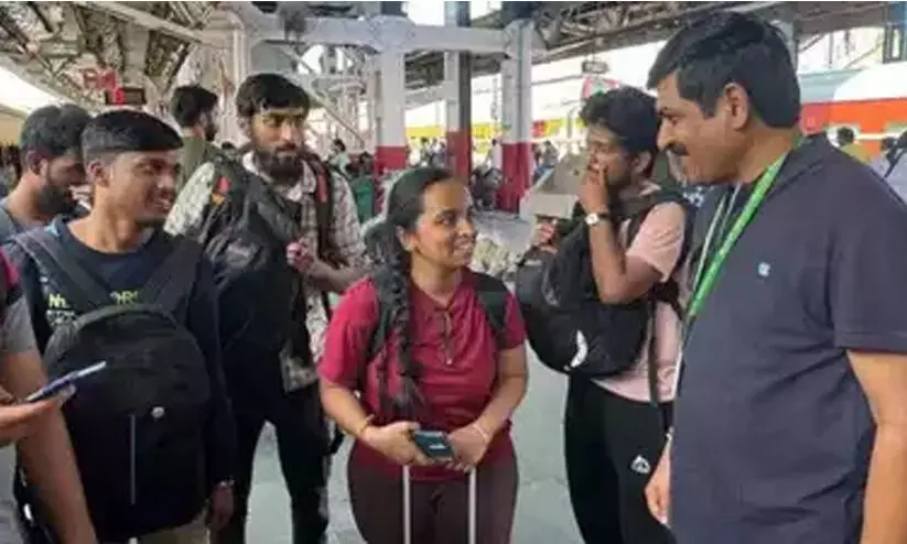 ക​ശ്മീ​രി​ൽ​നി​ന്നു​ള്ള 13 ക​ന്ന​ഡി​ഗ വി​ദ്യാ​ർ​ഥി​ക​ൾ ഇ​ന്ന് ബം​ഗ​ളൂ​രു​വി​ലെ​ത്തും