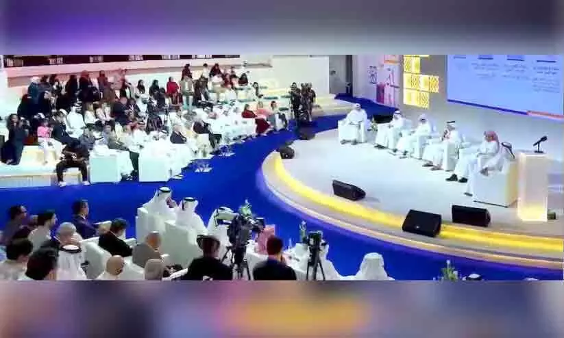 ച​രി​ത്ര​വും പൈ​തൃ​ക​വും എ​ഴു​ത​പ്പെ​ടു​ന്ന​തി​ന്റെ അ​നു​ഭ​വ​ങ്ങ​ളു​മാ​യി ച​ർ​ച്ച