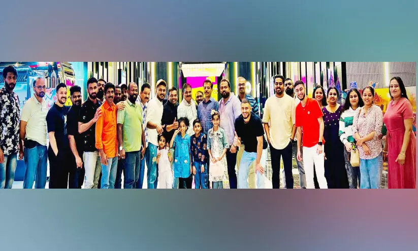 ദി​ലീ​പ് ഫാ​ൻ​സ്‌ എ​പി​ക്സ് സി​നി​മാ​സു​മാ​യി സ​ഹ​ക​രി​ച്ച് ഫാ​ൻ​സ്‌ ഷോ ​സം​ഘ​ടി​പ്പി​ച്ചു