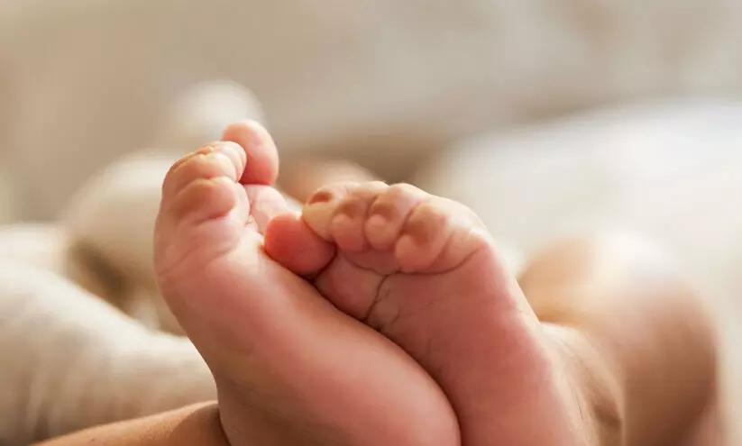 ഷാ​ർ​ജ​യി​ൽ എ​ട്ട്​ മാ​സം പ്രാ​യ​മു​ള്ള കു​ഞ്ഞി​നെ ഉ​പേ​ക്ഷി​ച്ച നി​ല​യി​ൽ ക​ണ്ടെ​ത്തി