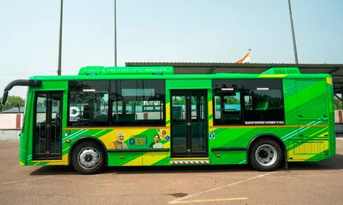 ആപിന്റെ ‘മൊഹല്ല’ ബസുകൾ ‘ദേവി ബസ്’ ആക്കി ബി.ജെ.പി