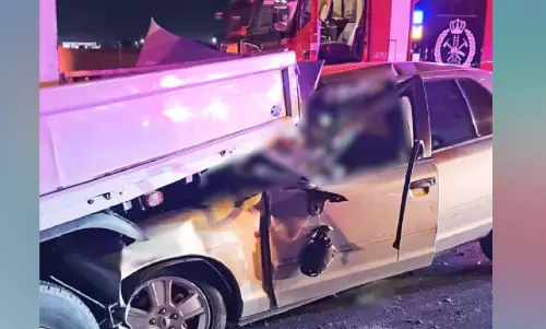 വാ​ഹ​ന​ങ്ങ​ൾ കൂ​ട്ടി​യി​ടി​ച്ച് മൂ​ന്നു​പേ​ർ​ക്ക് പ​രി​ക്ക്