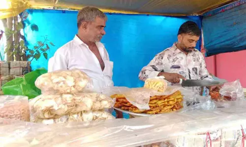 തൂ​ത​പ്പൂ​ര​ത്തി​ന് പ​തി​വ് തെ​റ്റി​ക്കാ​തെ സൈ​ത​ല​വി ഹാ​ജി​യു​ടെ ക​ച്ച​വ​ടം