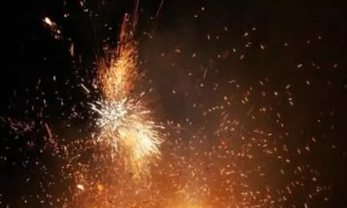 പടക്കം പൊട്ടിക്കലിൽ തർക്കം; കുടുംബത്തിലെ മൂന്നു പേർക്ക്​ വെട്ടേറ്റു