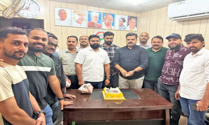 പു​തി​യ കെ.​പി.​സി.​സി പ്ര​സി​ഡ​ന്റ് ഒ.​ഐ.​സി.​സി ക​ണ്ണൂ​ർ ജി​ല്ല ക​മ്മി​റ്റി    മ​ധു​രം വി​ത​ര​ണം ചെ​യ്തു