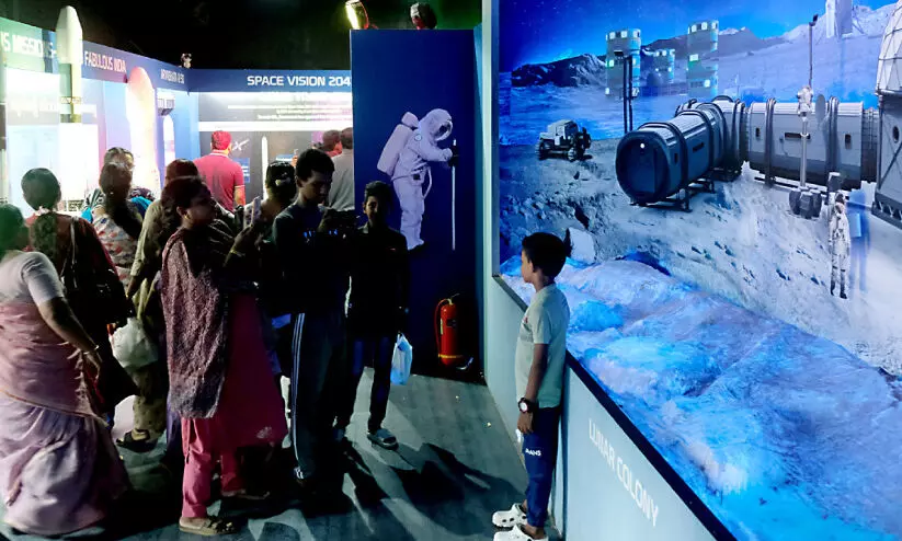 ലഹരിയെ ‘ഇടിച്ചകറ്റി’ പൊലീസ്​; വൈവിധ്യങ്ങളുടെ കലവറയൊരുക്കി പൂരം പ്രദർശനം