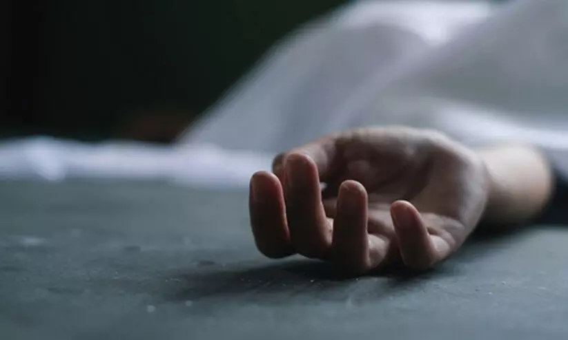 നാല് മക്കൾക്ക് വിഷം നൽകി, മൂന്നുപേരും മരിച്ചു; പിന്നാലെ, ആത്മഹത്യക്ക് ശ്രമിച്ച് യുവതി നാല് മക്കൾക്ക് വിഷം നൽകി, മൂന്നുപേരും മരിച്ചു; പിന്നാലെ, ആത്മഹത്യക്ക് ശ്രമിച്ച് യുവതി