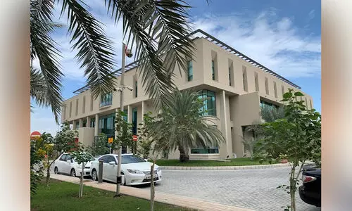 സ്വ​കാ​ര്യ വ​സ്ത്ര​ങ്ങ​ൾ പു​റ​ത്തേ​ക്ക്  പ്ര​ദ​ർ​ശി​പ്പി​ച്ച് വി​ൽ​പ​ന ന​ട​ത്ത​രു​ത്  നി​ർ​ദേ​ശ​വു​മാ​യി  മു​ഹ​റ​ഖ് മു​നി​സി​പ്പ​ൽ കൗ​ൺ​സി​ൽ