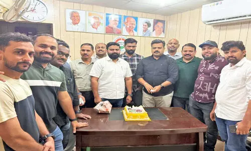 പു​തി​യ കെ.​പി.​സി.​സി പ്ര​സി​ഡ​ന്റ് ഒ.​ഐ.​സി.​സി ക​ണ്ണൂ​ർ ജി​ല്ല ക​മ്മി​റ്റി    മ​ധു​രം വി​ത​ര​ണം ചെ​യ്തു