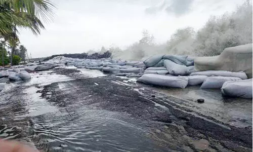 കാലവർഷമെത്തുന്നു; കടൽക്ഷോഭ ഭീതിയിൽ തീരദേശ ജനത