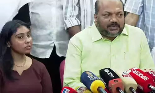 സംഭവിക്കാൻ പാടില്ലാത്തത്, കേരളത്തിൽ കേട്ടുകേൾവിയില്ലാത്തത്; മർദനമേറ്റ അഭിഭാഷകയെ സന്ദർശിച്ച് മന്ത്രി രാജീവ്