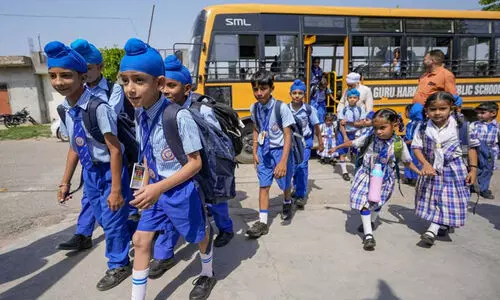 അതിർത്തി ജില്ലകൾ സാധാരണ നിലയിലേക്ക്; പഞ്ചാബിലും കശ്മീരിലും സ്കൂളുകൾ തുറന്നു
