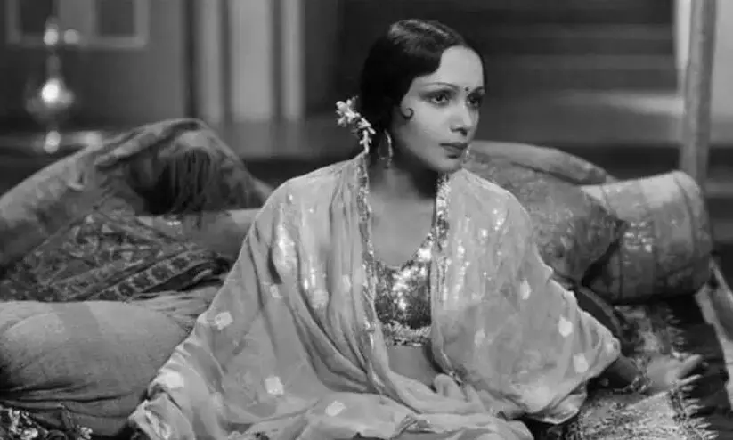 സമ്പന്ന കുടുംബത്തിൽ ജനനം; ബോംബെ ടാക്കീസിന്റെ ഉടമസ്ഥ, ആരാണ് ദാദാസാഹിബ് ഫാൽക്കെ അവാർഡ് നേടിയ ഈ നടി സമ്പന്ന കുടുംബത്തിൽ ജനനം; ബോംബെ ടാക്കീസിന്റെ ഉടമസ്ഥ, ആരാണ് ദാദാസാഹിബ് ഫാൽക്കെ അവാർഡ് നേടിയ ഈ നടി