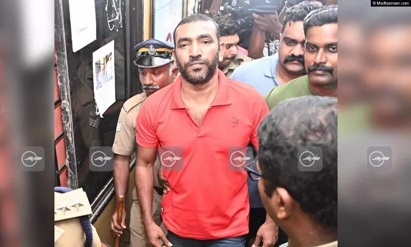 ജൂനിയർ അഭിഭാഷകയെ മർദിച്ച കേസ്; ബെയ്‍ലിൻ ദാസ് അറസ്റ്റിൽ, പിടികൂടിയത് കാർ വളഞ്ഞ് സിനിമ സ്റ്റൈലിൽ