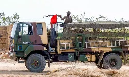 പുൽവാമയിൽ ഏറ്റുമുട്ടൽ; മൂന്ന് ജയ്ശെ ഭീകരരെ വധിച്ച് സുരക്ഷാസേന