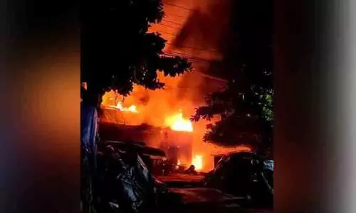 പുതുക്കാട് ഫ്ലവർ മിൽ കത്തിനശിച്ചു; ലക്ഷങ്ങളുടെ നഷ്ടം