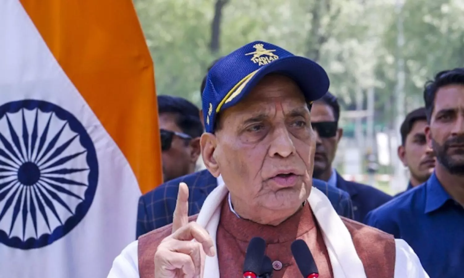 ‘നികുതി പിരിച്ച 14 കോടി മസൂദ് അസ്ഹറിന് നൽകുന്നു, ഭീകരകേന്ദ്രങ്ങൾ പുനർനിർമിക്കാൻ സഹായവും’; പാകിസ്താനെ രൂക്ഷമായി വിമർശിച്ച് രാജ്നാഥ് സിങ്