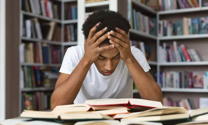 വേ​ന​ല​വ​ധി​ക്കാ​ല​ത്ത് ബി​രു​ദ പ്രാ​യോ​ഗി​ക പ​രീ​ക്ഷ; എ​തി​ർ​പ്പുമായി അ​ധ്യാ​പ​ക​രും വി​ദ്യാ​ർ​ഥി​ക​ളും