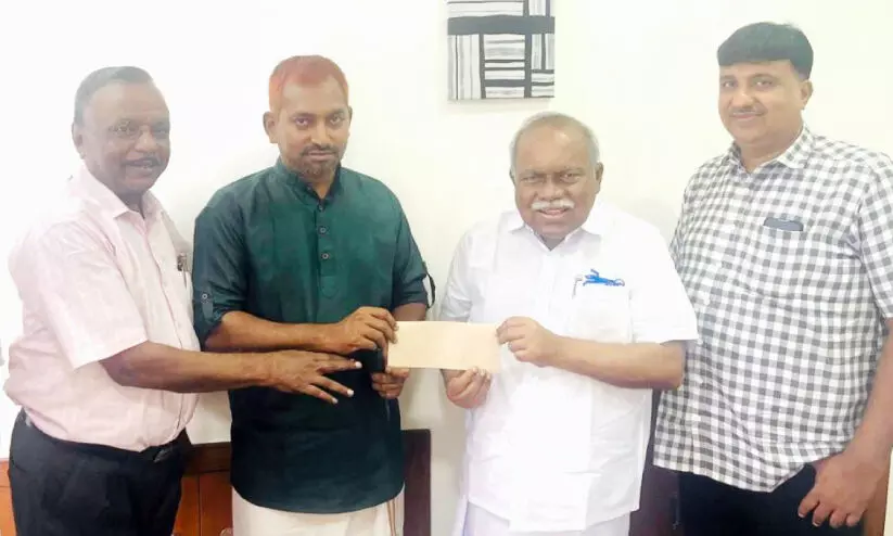 ശി​ഹാ​ബ് ത​ങ്ങ​ൾ ഹെ​ൽ​ത്ത് കെ​യ​ർ ട്ര​സ്​​റ്റി​ന് ജു​ബൈ​ൽ കെ.​എം.​സി.​സി ധ​ന​സ​ഹാ​യം ന​ൽ​കി