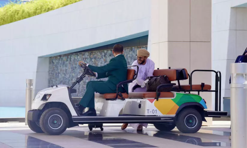 മസ്കത്ത് വിമാനത്താവളത്തിൽ ഇലക്ട്രിക് പാസഞ്ചർ ട്രാൻസ്പോർട്ട് മസ്കത്ത് വിമാനത്താവളത്തിൽ ഇലക്ട്രിക് പാസഞ്ചർ ട്രാൻസ്പോർട്ട്